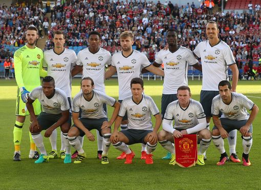 足坛一夜动态：马竞读秒绝平巴萨！C罗破门+让点 梅西掐脖被罚款